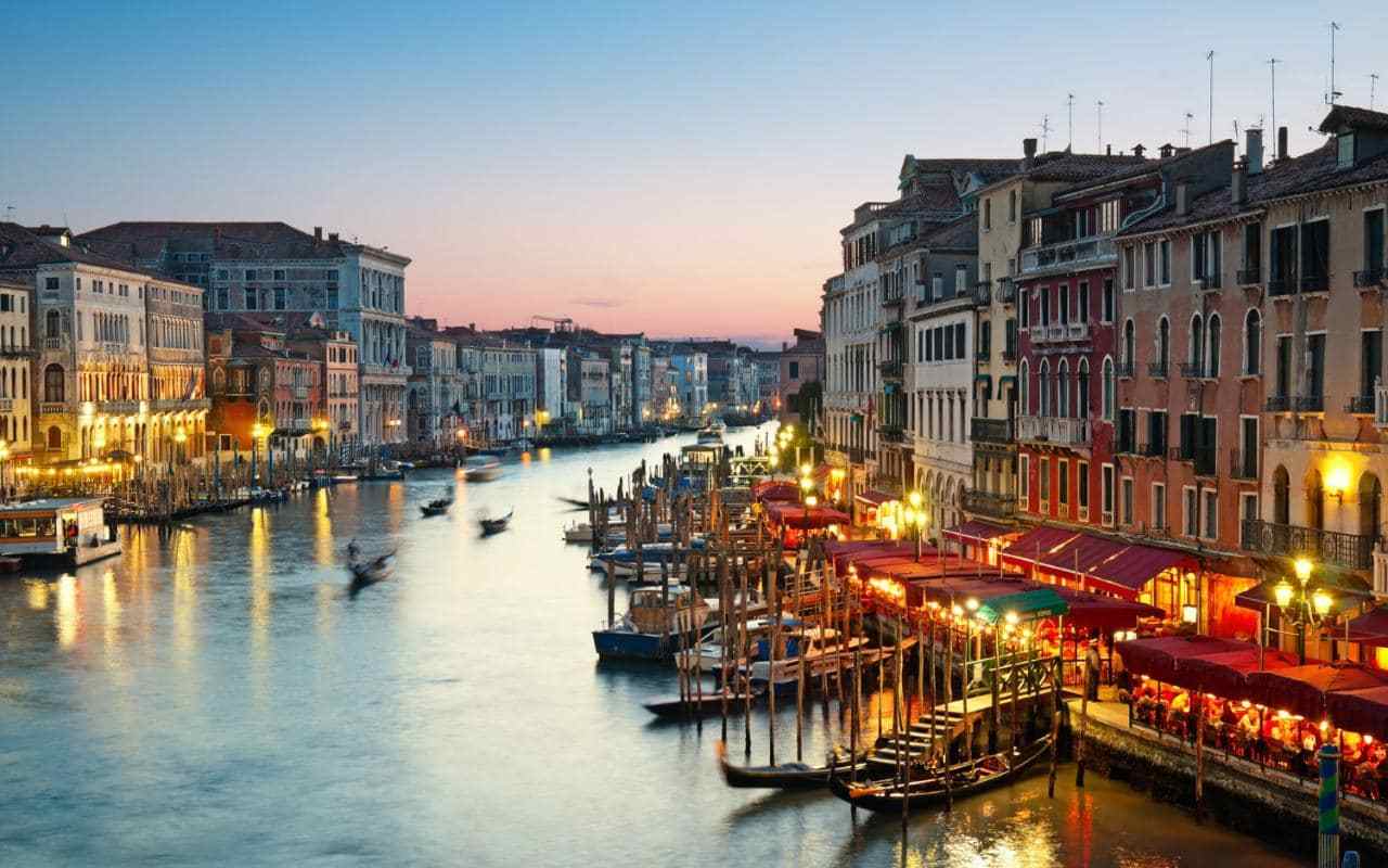 Photo of العمل فى ايطاليا والمهن المطلوبة 2025 والمرتبات لكل مهنة