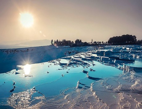 Photo of ينابيع باموكالي الحارة التركية … بالصور إليك منطقة الجليد الدافئ الأكثر سحراً بالعالم
