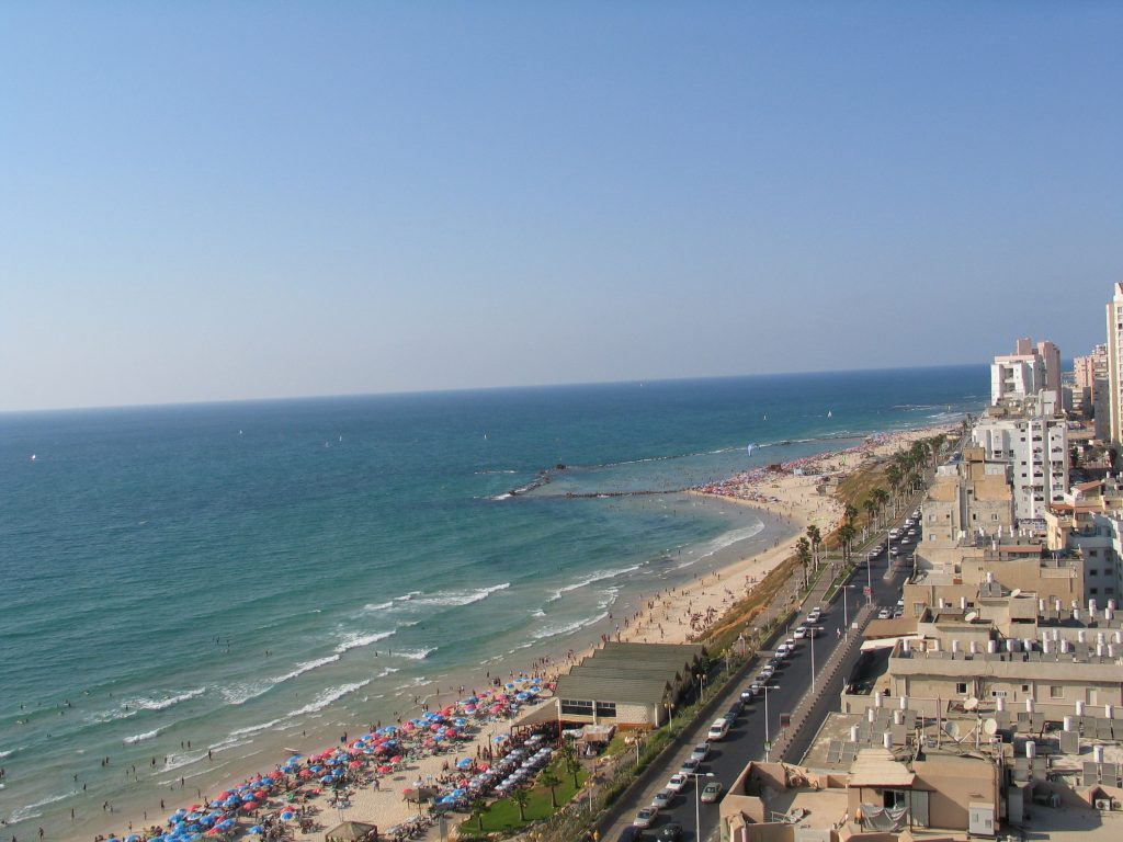 شاطئ يام