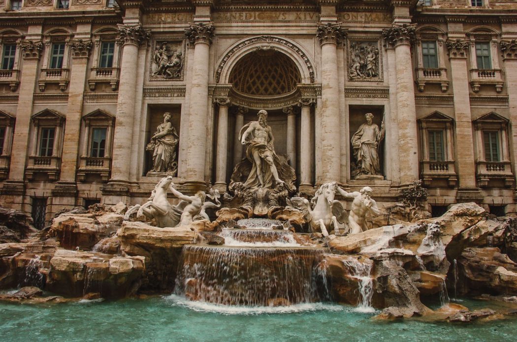 Photo of نافورة تريفي في روما والمعروفة لدى الإيطاليين بإسم نافورة الأمنيات وعنوانها بالتفصيل